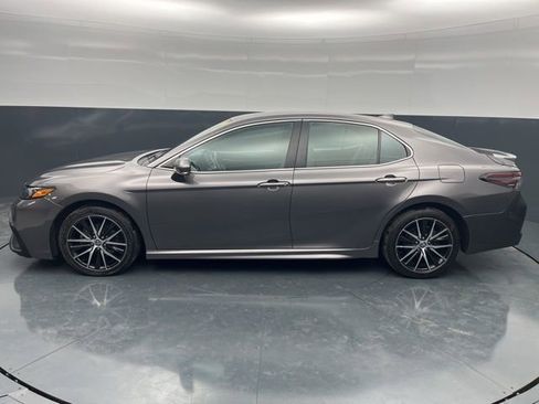 Used 2022 Toyota Camry SE FWD image 4