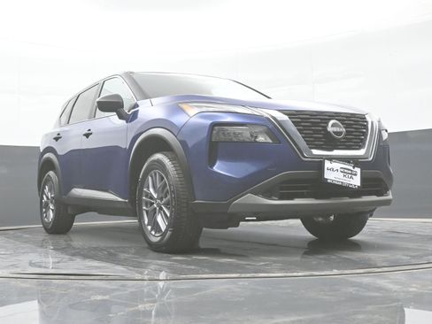 Used 2023 Nissan Rogue S image 33