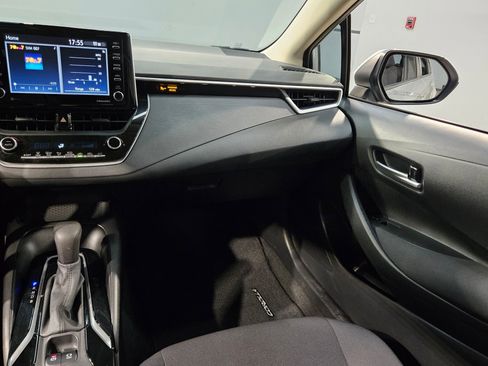 Used 2021 Toyota Corolla LE image 11