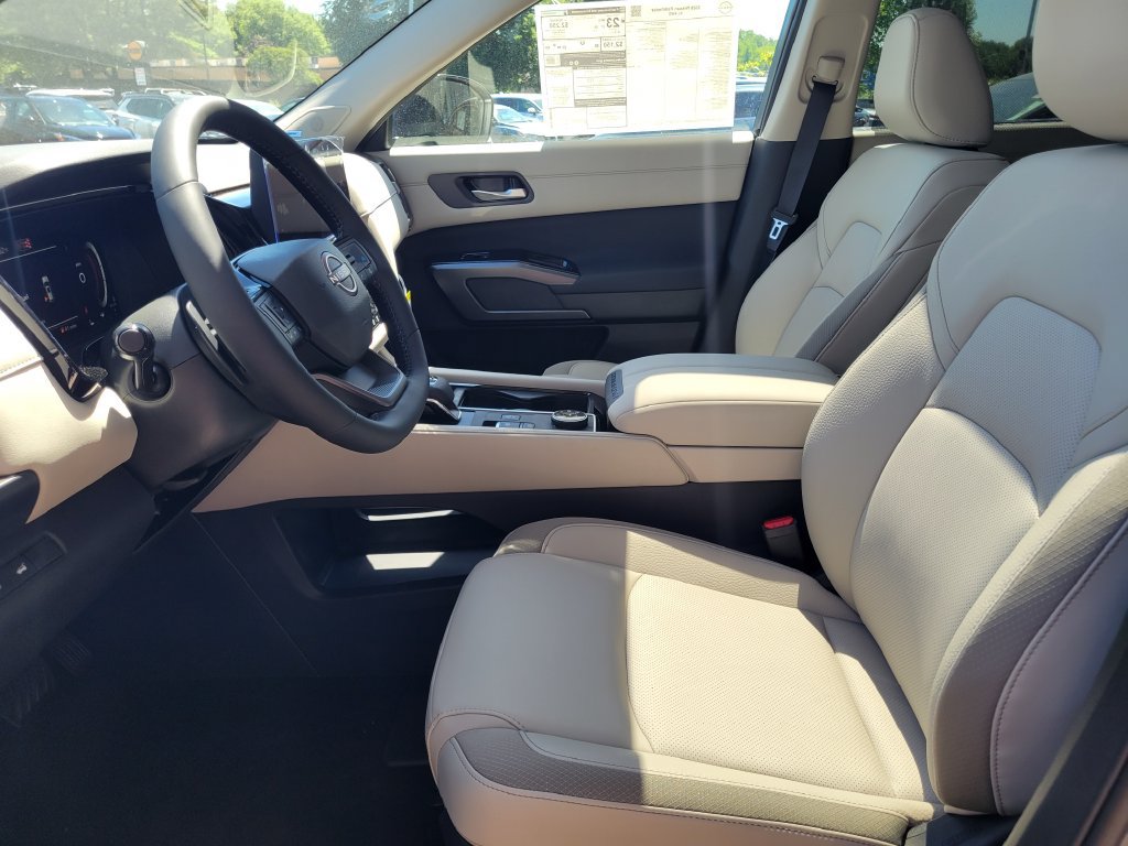 New 2026 Nissan Pathfinder SL AWD/4WD image 16