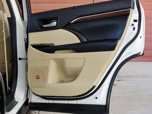 Used 2016 Toyota Highlander Limited image 35