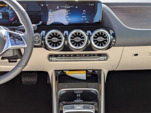 New 2026 Mercedes-Benz GLA 250 image 11