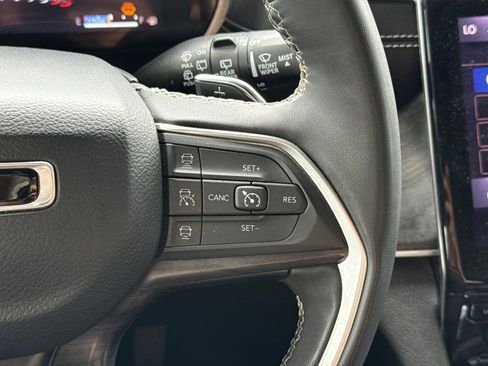Used 2024 Jeep Grand Cherokee Limited AWD/4WD image 36