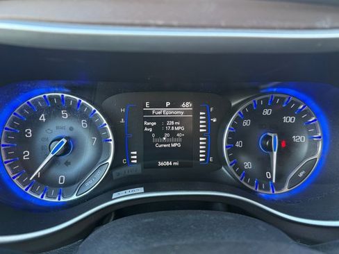 Used 2022 Chrysler Voyager LX FWD image 5