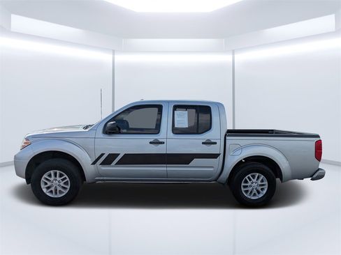 Used 2018 Nissan Frontier SV image 6