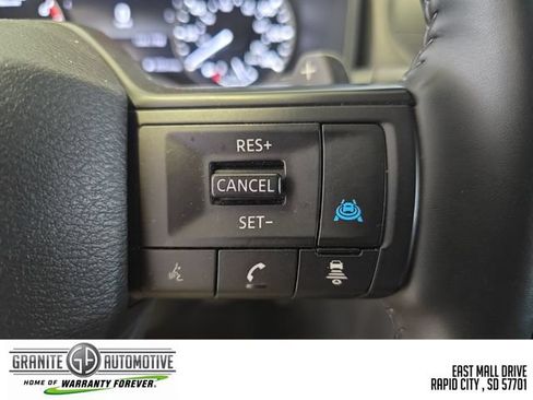 Used 2025 Nissan Rogue SV AWD/4WD image 33