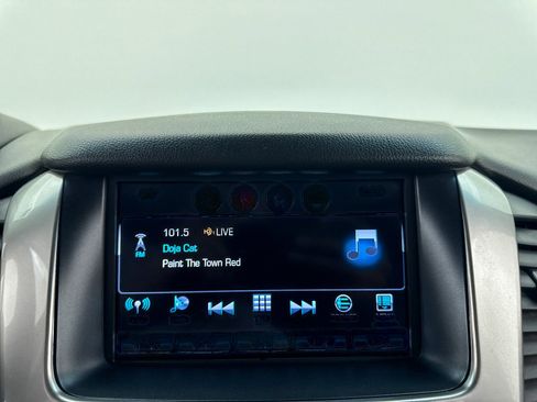 Used 2017 Chevrolet Suburban LT w/ Luxury Package image 6