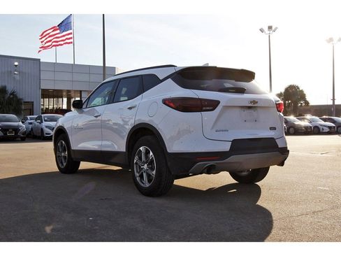Used 2023 Chevrolet Blazer LT image 3