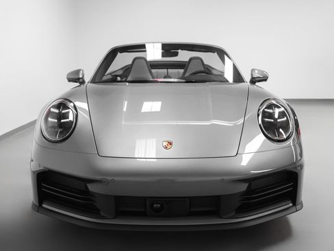 Certified 2025 Porsche 911 Carrera RWD image 9