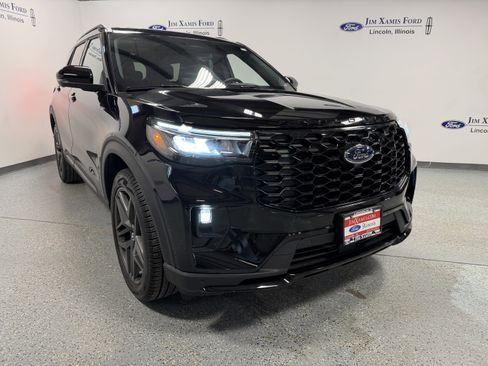 Used 2025 Ford Explorer ST-Line w/ Premium Package image 34