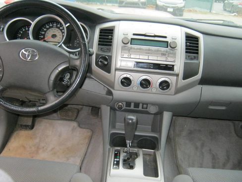 Used 2010 Toyota Tacoma 4x4 Double Cab V6 image 12