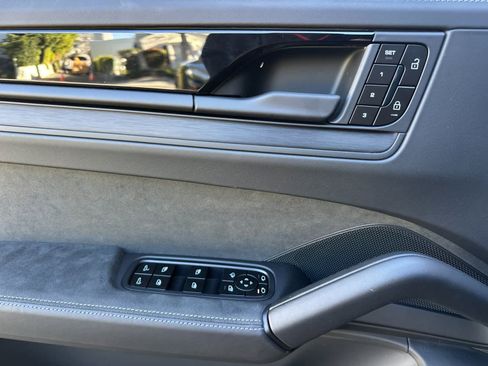 New 2026 Porsche Cayenne GTS image 12