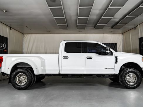 Used 2021 Ford F350 XLT w/ FX4 Off-Road Package AWD/4WD image 5