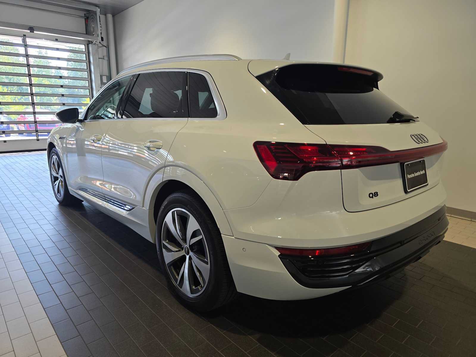 Used 2024 Audi Q8 e-tron Premium Plus w/ Premium Plus Package AWD/4WD image 3