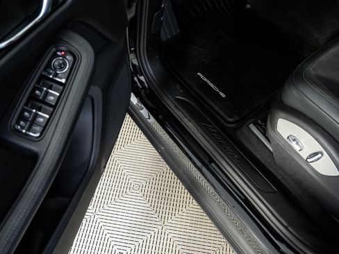 Used 2020 Porsche Macan image 7