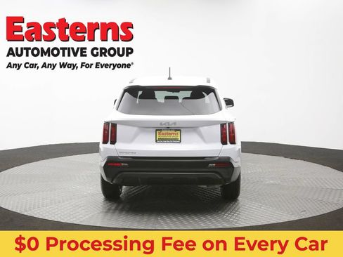 Used 2023 Kia Sorento LX FWD image 33