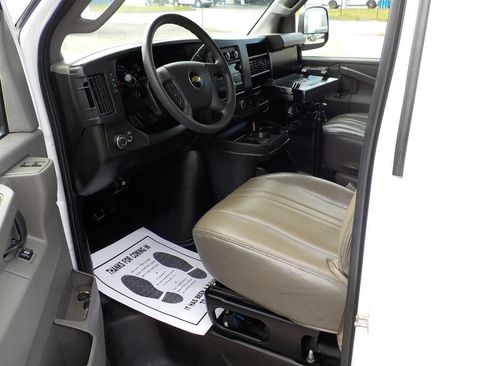 Used 2017 Chevrolet Express 2500 image 10