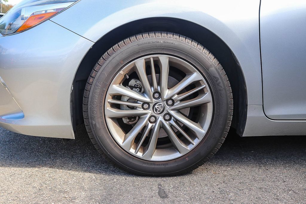 Used 2015 Toyota Camry SE FWD image 9