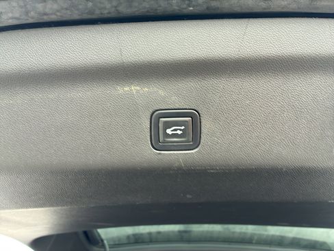 Used 2021 Chevrolet Tahoe Z71 w/ Z71 Signature Package image 4