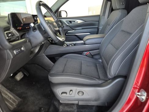 Used 2025 Chevrolet Traverse LT w/ Enhanced Driving Package FWD image 10