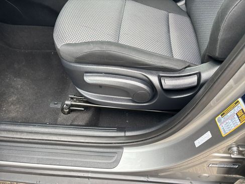 Used 2025 Kia Soul LX w/ LX Technology Package FWD image 22