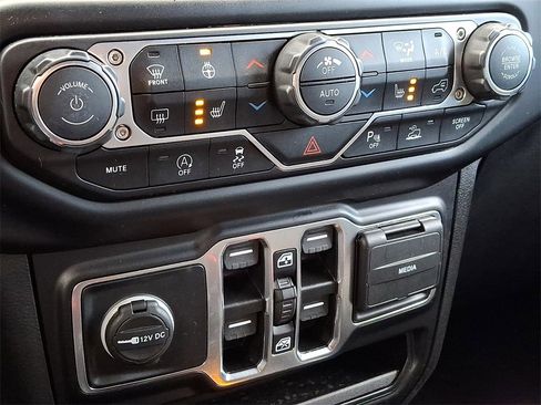 Used 2022 Jeep Wrangler Unlimited Sahara w/ LED Lighting Group image 15