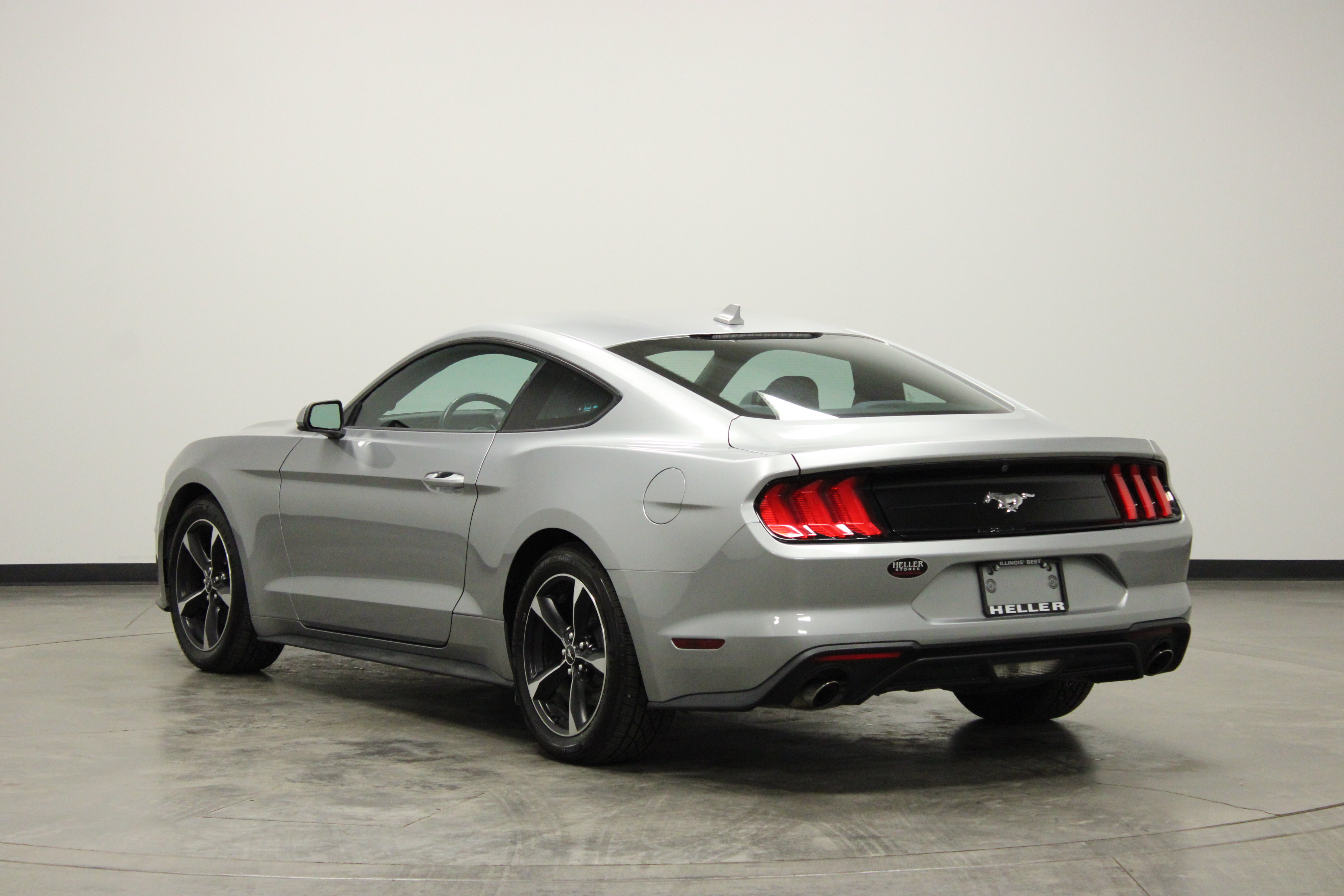 Used 2022 Ford Mustang Coupe RWD image 6