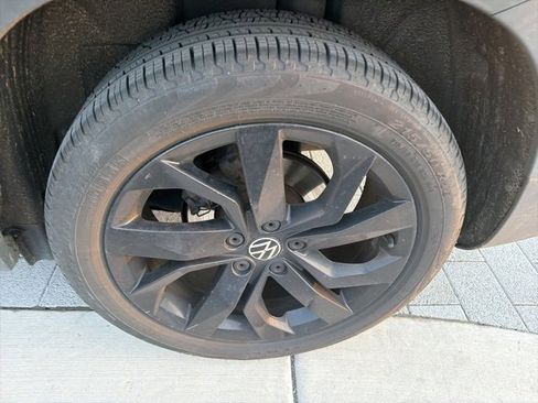 Used 2022 Volkswagen Taos SE image 8