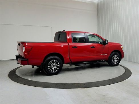 Used 2024 Nissan Titan SV w/ SV Convenience Package image 7
