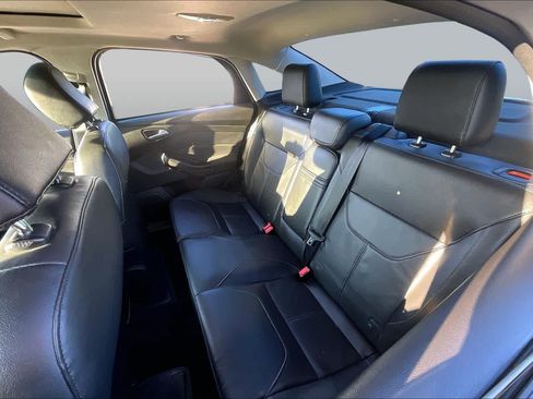 Used 2016 Ford Focus SE w/ Equipment Group 201A FWD image 18