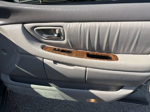 Used 2001 Toyota Avalon XLS FWD image 19