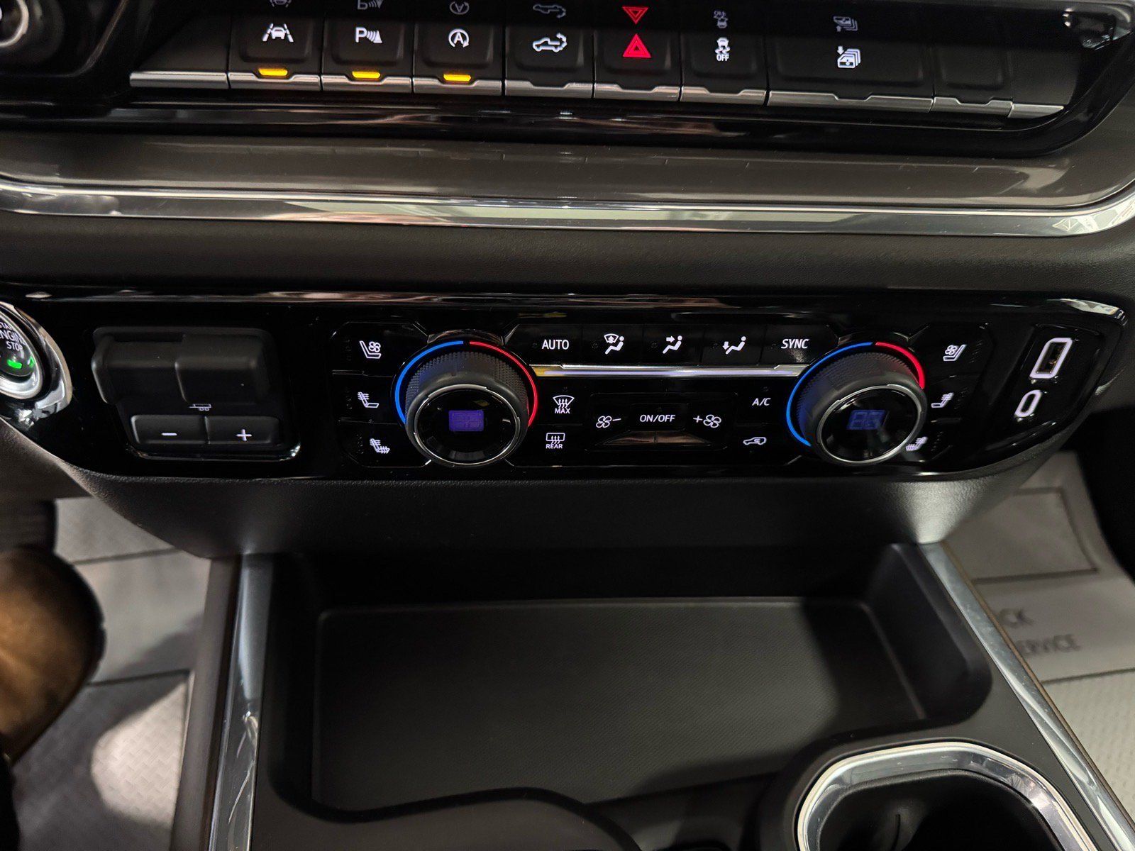 Used 2024 Chevrolet Silverado 1500 High Country w/ High Country Premium Package AWD/4WD image 22