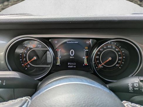 Used 2021 Jeep Wrangler Unlimited Sahara w/ Cold Weather Group image 11