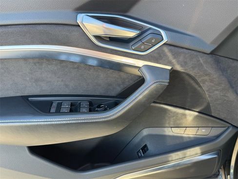 Used 2019 Audi e-tron Prestige w/ Prestige Package image 12