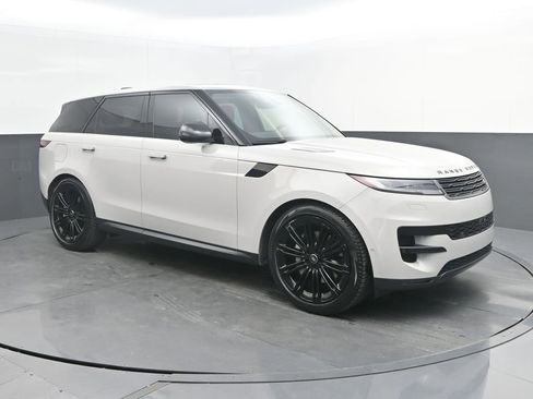 Used 2024 Land Rover Range Rover Sport SE AWD/4WD image 9