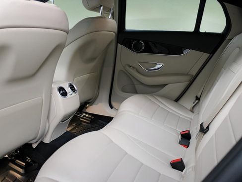 Used 2022 Mercedes-Benz GLC 300 4MATIC Coupe image 22