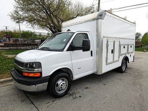 Used 2022 Chevrolet Express 3500 w/ Power Convenience Package RWD image 3