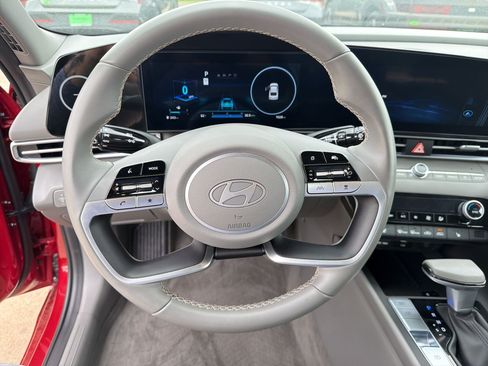 Used 2025 Hyundai Elantra SEL FWD image 18