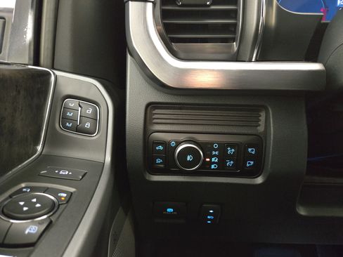 Used 2025 Ford F250 Lariat AWD/4WD image 29