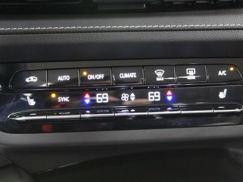 Certified 2023 Buick Envision Preferred w/ Sport Touring Package AWD/4WD image 19