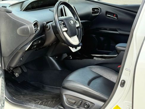 Used 2018 Toyota Prius Prime Premium image 7