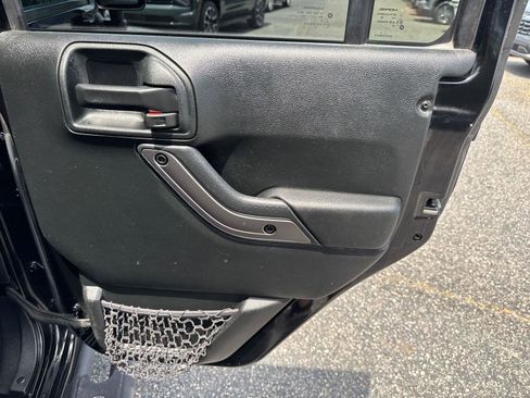 Used 2018 Jeep Wrangler Unlimited Sahara AWD/4WD image 16
