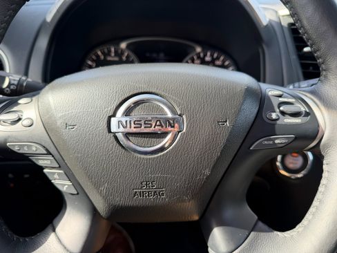 Used 2019 Nissan Pathfinder Platinum image 18