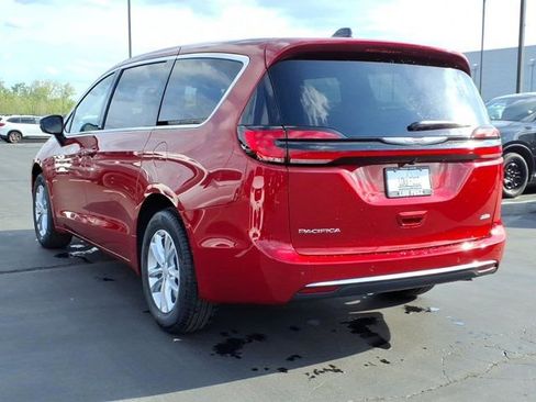 New 2026 Chrysler Pacifica Select image 4