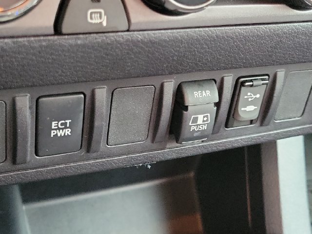 Used 2018 Toyota Tacoma TRD Sport AWD/4WD image 23