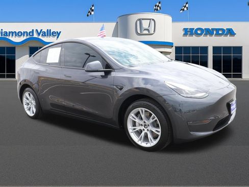 Used 2024 Tesla Model Y 2WD image 1
