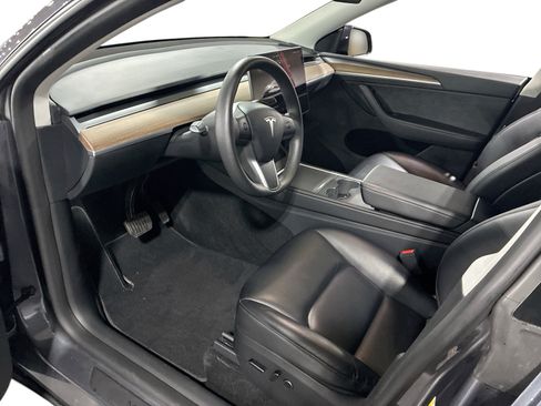 Certified 2023 Tesla Model Y Long Range AWD/4WD image 9