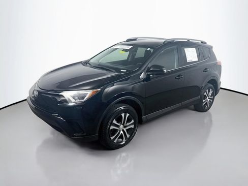 Certified 2018 Toyota RAV4 LE FWD image 3