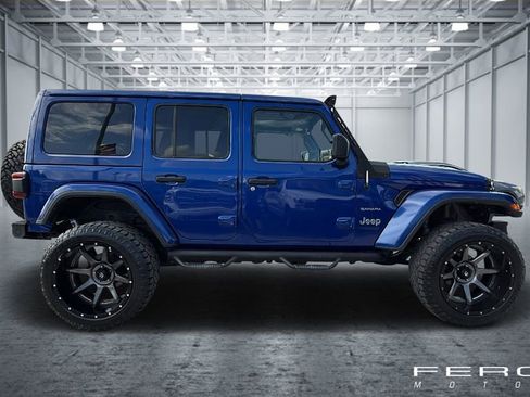 Used 2018 Jeep Wrangler Unlimited Sahara AWD/4WD image 6