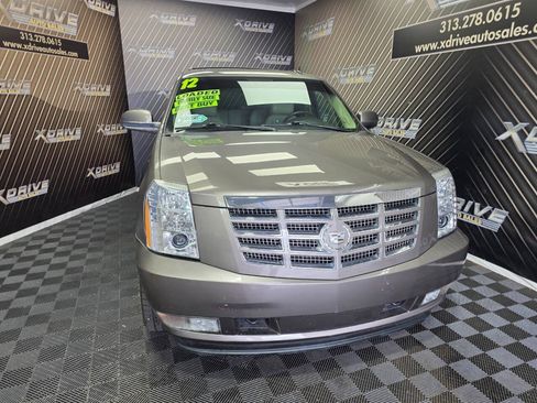 Used 2012 Cadillac Escalade Luxury RWD image 5